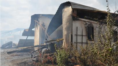 Archivbild: Elisabeth Dobmayer
Im Juli 2025 vernichtete ein Feuer über Nacht ein großes landwirtschaftliches Anwesen in Unternankau bei Leuchtenberg. 300 Einsatzkräfte waren vor Ort.