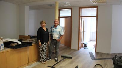 Bild: Hans Prem
Geschäftsführerin des Pfegedienst Harmonie GmbH, Ulrike Hubeny Maier, eröffnet Anfang September im Sonnenhaus den "Tagetreff Harmonie". Unterstützt wird sie dabei von Ehemann Thomas Maier.