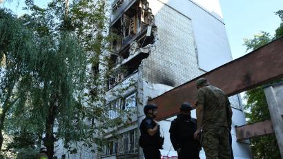 Bild: Mykola Tys/AP/dpa
Russland zielte mit seinen Angriffen nach Angaben des Verteidigungsministeriums in Moskau unter anderem auf Rüstungsbetrieb in der Ukraine.