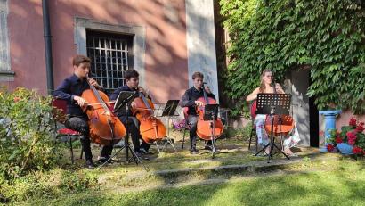Bild: Willi Cantzler
Cosima Regina Federle, Constantin Heise, Alexander Wollheim und Aaron Woyniewicz-Böer bringen mit ihren Melodien das Publikum bei den Wurzer Sommerkonzerten zum Schmelzen.