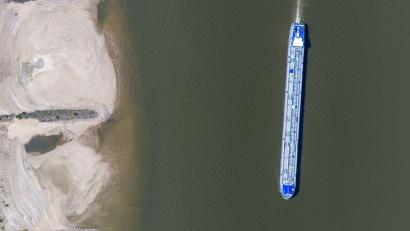 Bild: Christoph Reichwein/dpa
Niedrigwasser am Rhein