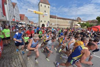 Archivbild: Hubert Ziegler
Der im Juni aufgrund der extremen Hitze abgesagte 36. Sparkassen-Stadtlauf findet nun am 6. September statt.
