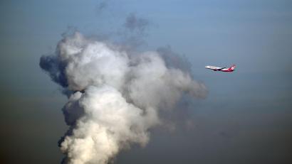 Bild: Ralf Hirschberger/dpa
Der CO2-Fußabdruck macht mehr als die Hälfte des ökologischen Fußabdrucks der Menschheit aus. (Archivbild)