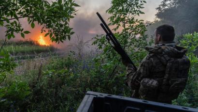 Bild: Iryna Rybakova/Ukrainian 93rd Mechanized brigade/AP/dpa
Nach den derzeitigen ukrainischen Regeln dürfen wehrfähige Männer zwischen 23 und 60 Jahren nicht ausreisen. (Archivbild)