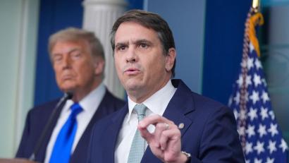 Bild: Manuel Ceneta/AP/dpa
Trump erwägt, die Nominierung von Blanche für den Posten des US-Justizministers vorübergehend zurückzuziehen. (Archivbild)