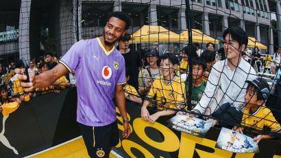 Bild: Deckers/BVB/dpa
Nationalspieler Felix Nmecha und Co. tragen in der kommenden Saison ein Ausweichtrikot in der Farbe Lila.