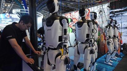 Bild: Ng Han Guan/AP/dpa
In China entwickeln zahlreiche Unternehmen humanoide Roboter. (Archivbild)