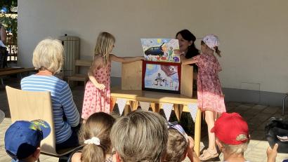 Bild: Stadt Pfreimd
Nach 42 Jahren im Dienst wurde Gabi Schönberger, Leiterin des Kindergartens St. Martin, in den Ruhestand verabschiedet.