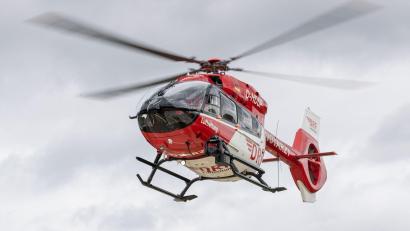 Bild: Daniel Karmann/dpa
Die Dreijährige wurde per Hubschrauber in ein Krankenhaus gebracht, in dem sie später starb. (Symbolbild)