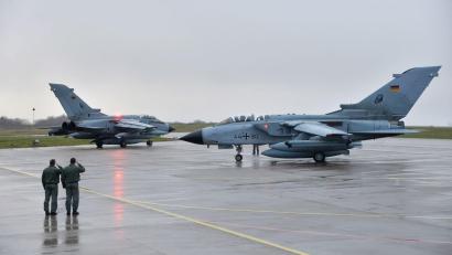 Bild: picture alliance / Harald Tittel/dpa
Der Bundeswehr-Flugplatz in Büchel gilt als einer der Lagerorte für US-amerikanische Atombomben vom Typ B61 in Europa. (Archivbild)