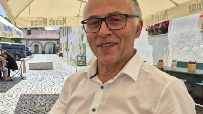 Bild: Lowak
Gut gelaunt und voller Tatendrang geht Bürgermeister Albert Nickl aus Speinshart seine siebte Amtszeit an.