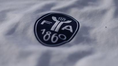 Bild: Florian Diettrich/dpa
Das neue Logo ohne Löwe: Mit diesem Wappen geht 1860 München in die Regionalliga-Saison. (Archivbild)