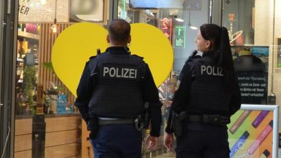 Symbolbild: Bundespolizei
Ein Ladendieb schlug im Regensburger Hauptbahnhof eine Mitarbeiterin, um zu fliehen.