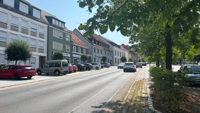 Bild: ck
Das geplante Wärmenetz Wolf Vohenstrauß beschränkt sich nicht nur auf den Marktplatz. In einer ersten Befragung haben sich 45 Interessenten gemeldet, die an die mit Hackschnitzeln betriebene Anlage angeschlossen werden möchten. Bauhof und Feuerwehrhaus sollen auch damit versorgt werden.