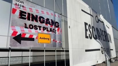 Bild: roa
In der Eglseer Straße in Amberg gibt es einen Lost Place: Wo früher ein Getränkemarkt war, hat jetzt eine Gruppe von Ehrenamtlichen der Kommunalen Jugendarbeit Amberg-Sulzbach einen Escape-Room für die Ferienzeit eröffnet. Am 1. August geht's los. Alle Termine sind bereits vergeben.