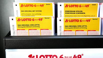 Symbolbild: Staatliche Lotterie- und Spielbankverwaltung
Ein Unterfranke gewinnt über 900.000 Euro bei LOTTO 6aus49, verfehlt jedoch den Maximaljackpot von 50 Millionen Euro.