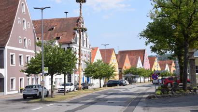 Bild: Paul Böhm
Der Ortskern von Hohenburg soll saniert werden. Bei der Marktratssitzung wurde über das Sanierungsgebiet und die damit verbundenen Unterstützungsmöglichkeiten durch die Stadtbau Amberg gesprochen.