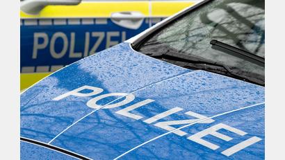 Bild: Soeren Stache/dpa
Ein 37-Jähriger hat in einer Bank in Kempten mit einem handgeschriebenen Zettel unbemerkt die Polizei alarmieren lassen. (Symbolbild)