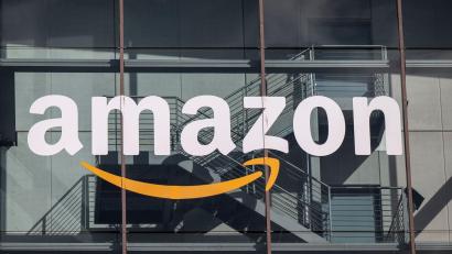 Bild: Peter Kneffel/dpa
Die Cloud-Sparte von Amazon wuchs zuletzt schneller als am Markt erwartet. (Archivbild)