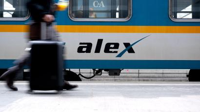 Bild: Sven Hoppe/dpa
Die „Alex“-Züge sollen auch zwischen 2028 und 2031 von München über Regensburg Richtung Prag fahren. (Archivbild)