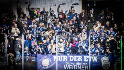 Archivbild: Tobias Neubert
Fans der Blue Devils Weiden.