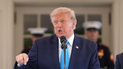 Bild: Alex Brandon/AP/dpa
Der Friedensrat soll nach Darstellung Trumps die „vollständige Entwaffnung“ der Hamas vereinbart haben.