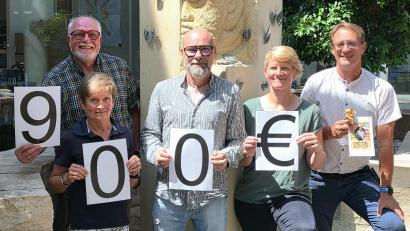 Foto: Christian Schafbauer
Spendenübergabe zugunsten der Jura-Werkstätten: Von links: Gerhard Legat, Irmgard Stadler, Andreas Dörfler, Anita Kinscher und Bernhard Albrecht, Geschäftsführer der Jura-Werkstätten Amberg-Sulzbach, bei der Übergabe der Spendensumme von 900 Euro aus dem Gedenkkonzert „Sam's Minds“ zu Ehren des verstorbenen Musikers und Künstlers Hermann „Sam“ Stadler.