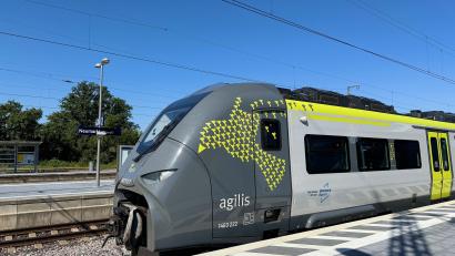 Bild: agilis
Ein agilis-Zug nach der Korridorsanierung im Bahnhof Neumarkt.