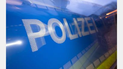 Symbolbild: Marijan Murat/dpa
Nach Angaben der Polizei fiel ein 57-Jähriger in Burglengenfeld mit Schlangenlinien auf und wehrte sich später gegen eine Blutentnahme.