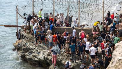 Bild: STR/AP/dpa
Ceuta ist kleiner als der Frankfurter Flughafen.