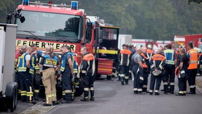 Bild: Tizian Gerbing/dpa
Am Sonntagabend hieß es endlich "Feuer aus" am Johannisberg bei Freudenberg. Dennoch laufen Nachlöscharbeiten.