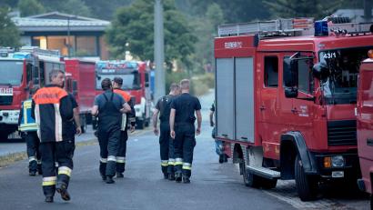 Bild: Tizian Gerbing/dpa
Auch am Sonntag dauern die Löscharbeiten beim Waldbrand in Freudenberg noch an. Insgesamt ist eine Fläche von rund 57.000 Quadratmetern betroffen.