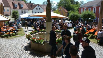 Bild: Josef Rosner
Bürgermeister Andreas Malzer zog in der Marktratssitzung ein positives Fazit zum 21. Konnersreuther Bürgerfest. Dank der Vereine und Organisationen wurde das Fest ein Erfolg.