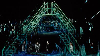 Bild: Enrico Nawrath/Bayreuther Festspiele/dpa
Mit der „Götterdämmerung“ endete die von KI inszenierte Tetralogie „Der Ring des Nibelungen“.