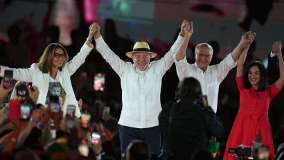 Bild: Andre Penner/AP/dpa
„Ich bin topfit“, sagte Lula bei seiner Nominierung für eine vierte Amtszeit.