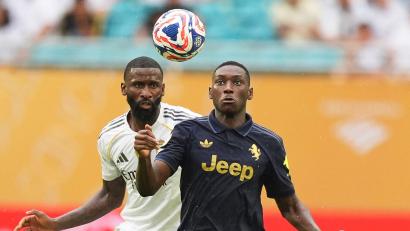 Bild: Rebecca Blackwell/AP/dpa
Trägt wieder das Trikot von Juventus Turin: Kolo Muani. (Archivbild)