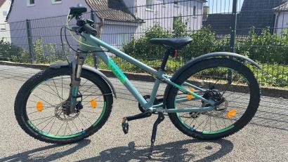 Symbolbild: PM Glaser, PI Schwandorf
In der Höhenstraße in Schwandorf ist ein herrenloses Kinderfahrrad der Marke Cube gefunden worden. Der Eigentümer soll sich bei der Fundbehörde der Stadt Schwandorf melden.