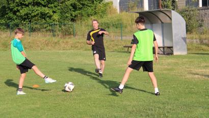 Bild: Hans Prem
Walking Football ist Fußballspielen ohne große Verletzungsgefahr und ohne Altersbegrenzung.