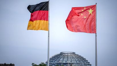 Bild: Kay Nietfeld/dpa
Billigprodukte fluten die Märkte, die Ausfuhr von Rohstoffen wird reglementiert: China ist ein schwieriger Handelspartner Deutschlands. (Symbolbild)