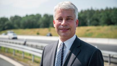 Bild: Daniel Vogl/dpa
Die Milliarden müssten in die Umsetzung, sagte Bilger bei der Verkehrsfreigabe eines Autobahnteilstücks der A3 bei Erlangen.