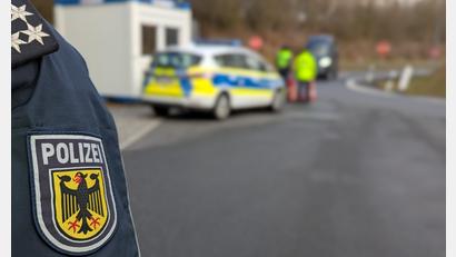 Symbolbild: Bundespolizei
Bei einer Grenzkontrolle auf der A6 verweigert die Bundespolizei einem Nordmazedonier die Einreise.