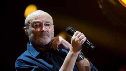Bild: Rebecca Blackwell/AP/dpa
Phil Collins kämpfte 2024 in einer Klinik um sein Leben. (Archivbild)