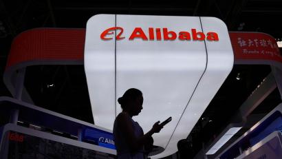Bild: Mahesh Kumar A./AP/dpa
Im Rennen um die stärksten KI-Modelle legt Alibaba mit „Qwen3.8-Max“ nach. (Archivbild)