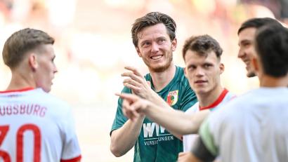 Bild: Harry Langer/dpa
Michael Gregoritsch (Mitte) fehlen nur noch zwei Treffer zum FCA-Rekord. (Archivbild)