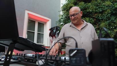 Archivbild: Helmut Kunz
Joachim Schwarz alias DJ Easy wird in seiner Heimat Luhe beigesetzt. Sein Umfeld erfüllt ihm damit seinen letzten Wunsch.