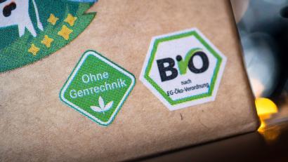 Bild: Sina Schuldt/dpa
Die Nachfrage nach Bio-Lebensmitteln ist im zweiten Quartal erneut gestiegen. (Archivbild)