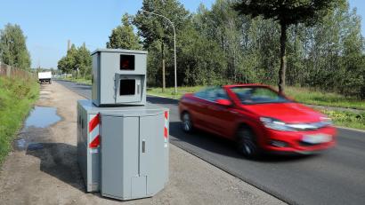 Symbolbild: Wolfgang Steinbacher
Ein Unbekannter hat bei Theuern (Landkreis Amberg-Sulzbach) einen Blitzanhänger der kommunalen Verkehrsüberwachung so beschmiert, dass das Gerät nicht mehr funktionstüchtig war.