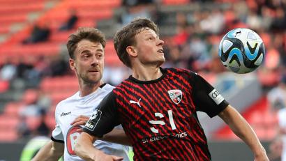 Bild: Daniel Karmann/dpa
Einer für die Löwen: Moritz Seiffert (r). (Archivbild)
