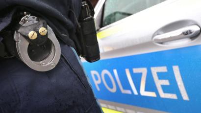 Bild: Karl-Josef Hildenbrand/dpa
Der Mann habe während der Festnahme das Bewusstsein verloren, teilte die Polizei mit. (Symbolbild)