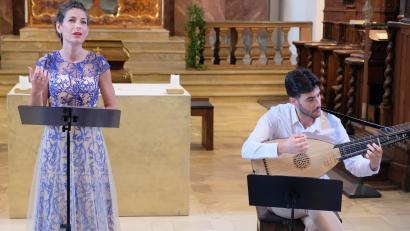 Bild: Robert Dotzauer
Die serbische Sopranistin Radoslava Vorgic und der spanische Künstler Rafael Arjona Ruz mit Laute und Barockgitarre imponierten bei einem Konzert des Festivals junger Künstler Bayreuth in der Klosterkirche Speinshart.